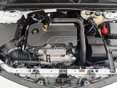 Used 2025 Chevrolet Malibu LT image 28