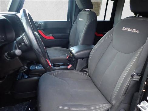 Used 2018 Jeep Wrangler Unlimited Sahara AWD/4WD image 10