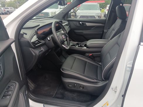 Used 2025 Buick Enclave Preferred FWD image 10