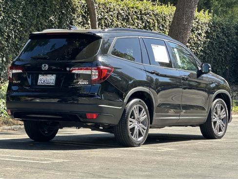 Used 2022 Honda Pilot Sport image 2