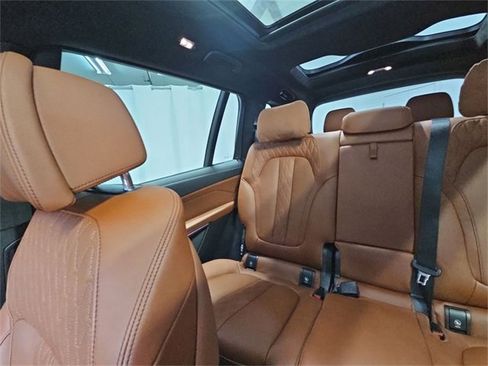 Used 2025 BMW X7 M60i image 12