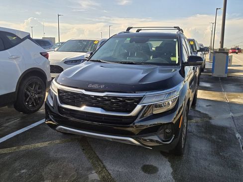 Used 2023 Kia Seltos S w/ Navigation Package FWD image 3