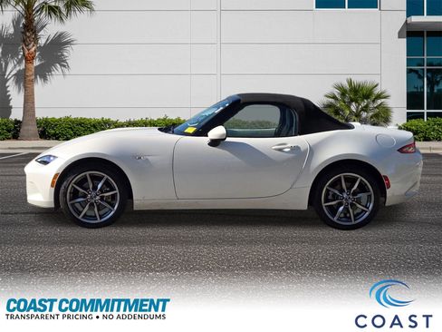 Used 2022 MAZDA MX-5 Miata Grand Touring image 3