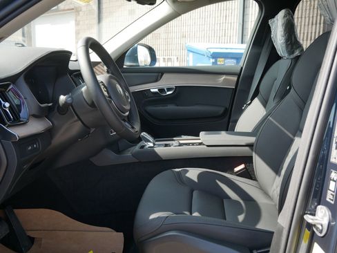 New 2026 Volvo XC90 T8 Plus w/ Protection Package Premier AWD/4WD image 5