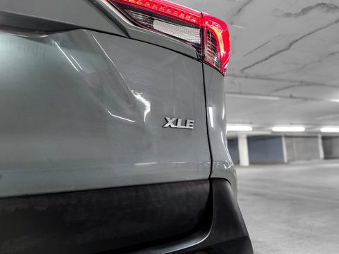 Used 2021 Toyota RAV4 XLE FWD image 11