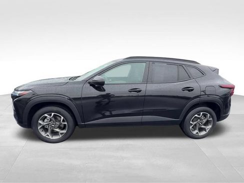 Certified 2024 Chevrolet Trax LT FWD image 3