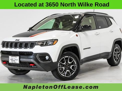 Used 2025 Jeep Compass Trailhawk AWD/4WD image 1