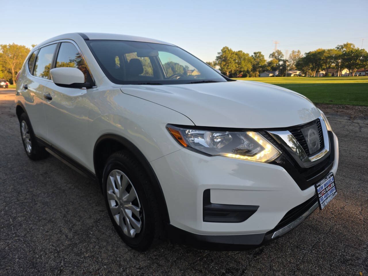 Used 2017 Nissan Rogue S AWD/4WD image 5
