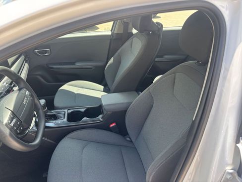 Used 2025 Kia K4 LXS image 35