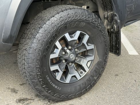 Certified 2023 Toyota Tacoma TRD Off-Road image 34