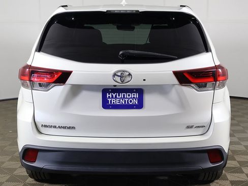 Used 2019 Toyota Highlander SE AWD/4WD image 15