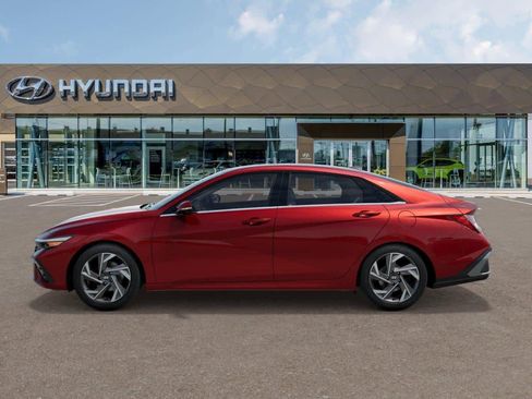 Used 2025 Hyundai Elantra Limited FWD image 3