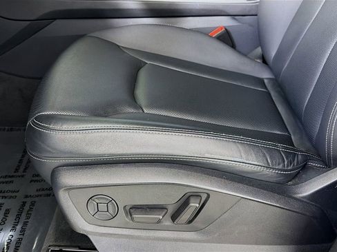 Used 2020 Audi Q8 Premium Plus w/ Premium Plus Package image 24