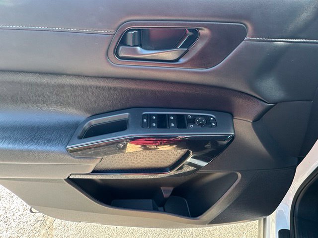 Used 2025 Nissan Pathfinder SV w/ Cargo Package AWD/4WD image 18