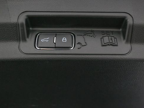 Used 2024 Ford Explorer Limited w/ Equipment Group 301A AWD/4WD image 15