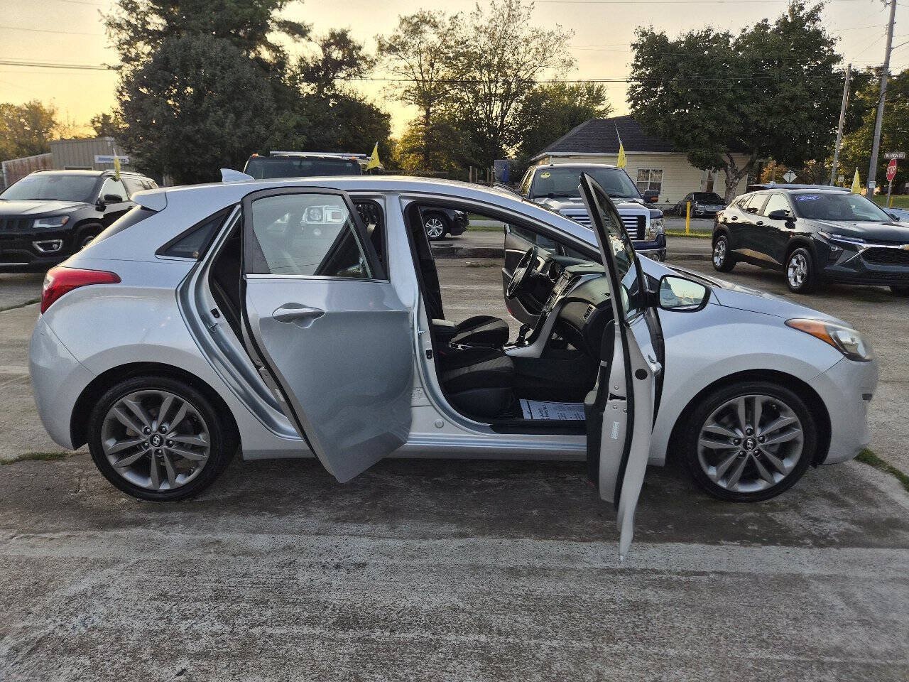 Used 2016 Hyundai Elantra GT w/ Option Group 02 FWD image 17