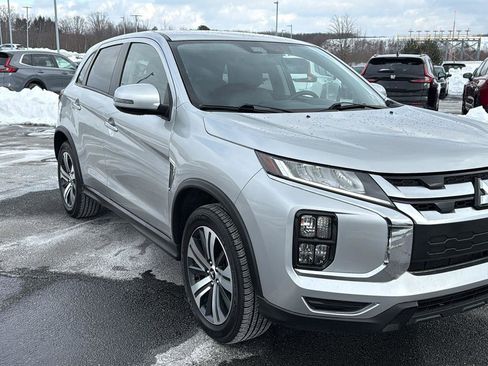 Used 2024 Mitsubishi Outlander Sport SE image 1