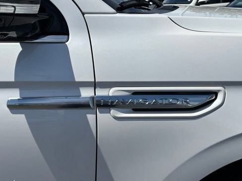 Used 2019 Lincoln Navigator Reserve AWD/4WD image 37