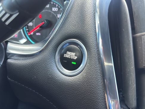 Used 2023 Chevrolet Traverse LT AWD/4WD image 36