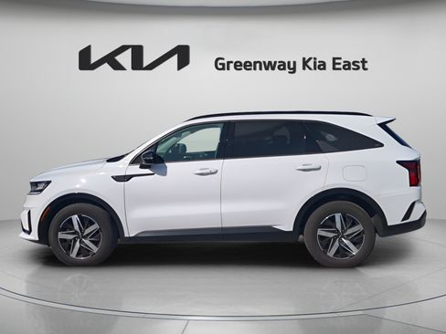 Certified 2023 Kia Sorento S w/ Panoramic Sunroof Package FWD image 5