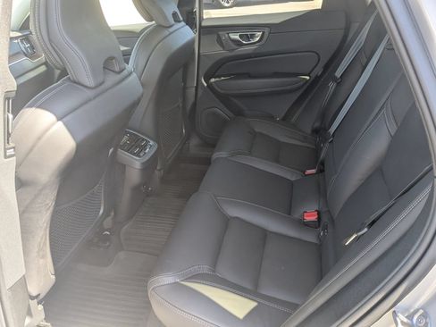Used 2023 Volvo XC60 B5 Ultimate w/ Climate Package FWD image 32