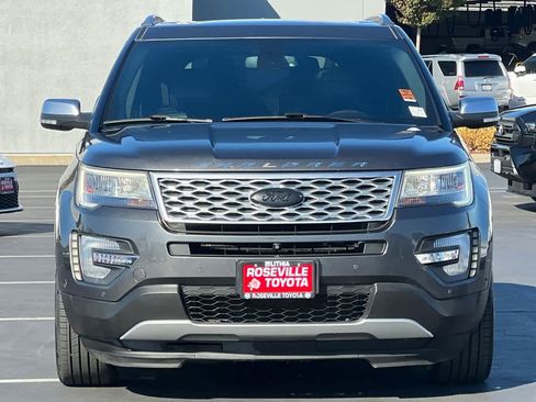 Used 2017 Ford Explorer Platinum image 10