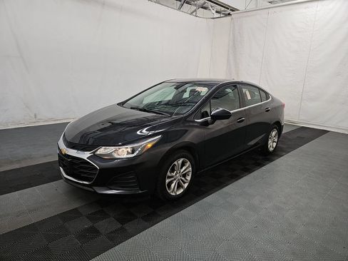 Used 2019 Chevrolet Cruze LT FWD image 1