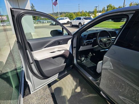 New 2026 Cadillac Lyriq Sport AWD/4WD image 18