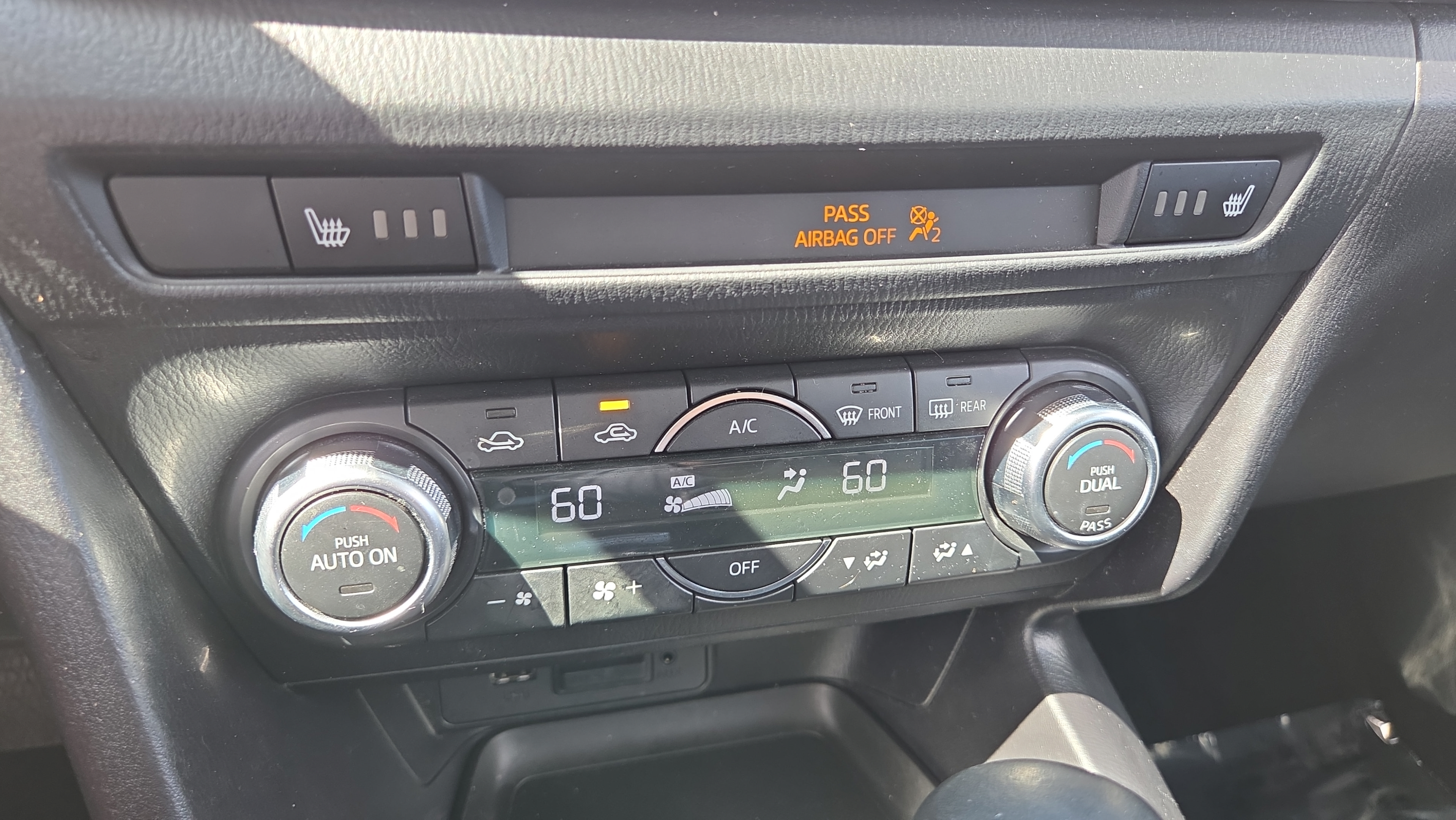 Used 2017 MAZDA MAZDA3 Touring FWD image 28
