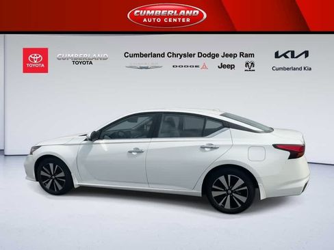 Used 2021 Nissan Altima 2.5 SV w/ SV Premium Package image 6