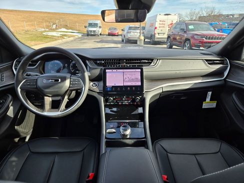 New 2025 Jeep Grand Cherokee Limited image 16