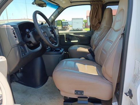 Used 2004 Chevrolet Express 3500 Extended RWD image 20