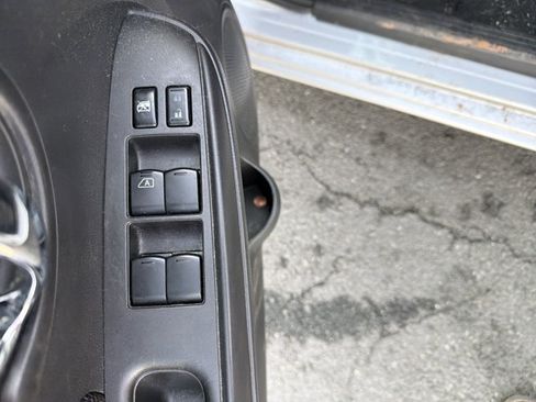 Used 2017 Nissan Versa SV FWD image 11