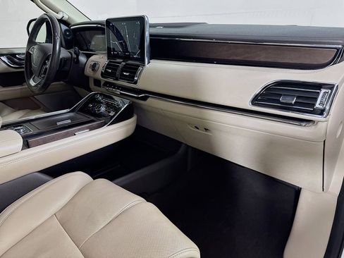 Used 2019 Lincoln Navigator L Reserve image 37