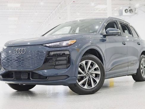 Used 2025 Audi Q6 e-tron Premium Plus w/ Premium Plus AWD/4WD image 8