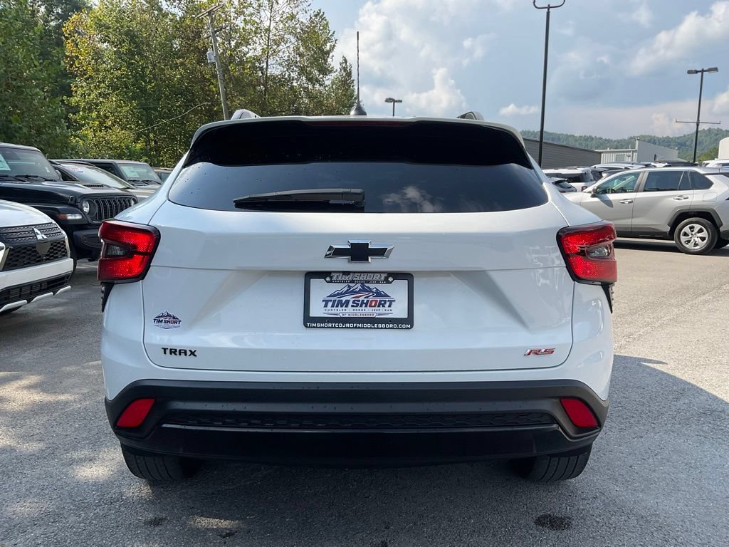 Used 2024 Chevrolet Trax RS w/ Sunroof Package FWD image 5