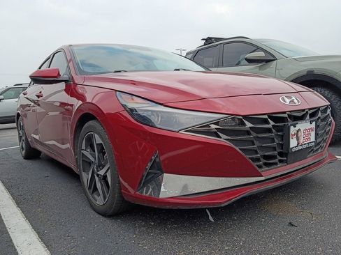 Used 2021 Hyundai Elantra Limited FWD image 2