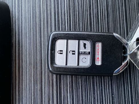 Used 2018 Honda Pilot Touring image 39