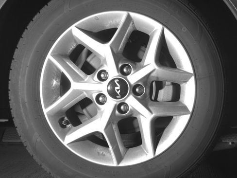 Used 2025 Kia Soul LX w/ LX Technology Package FWD image 13