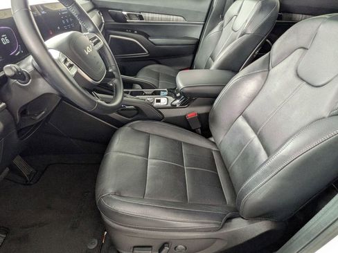 Used 2024 Kia Telluride EX w/ EX Captain's Chair Package FWD image 22