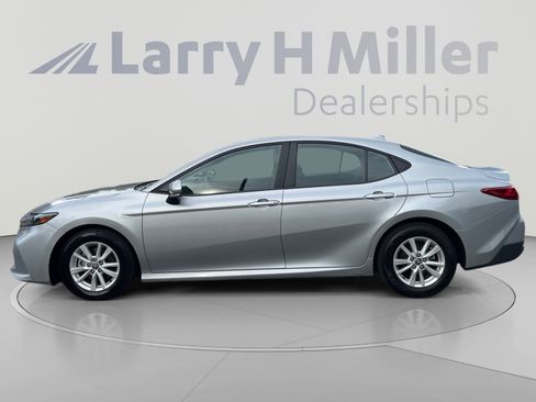 Used 2025 Toyota Camry LE FWD image 2