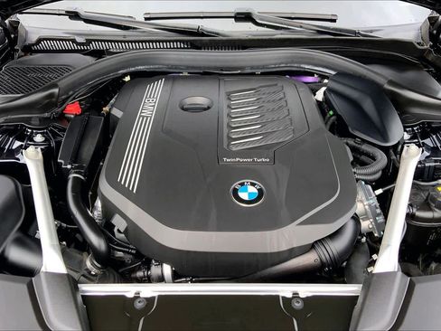 Used 2023 BMW 540i w/ M Sport Package image 31
