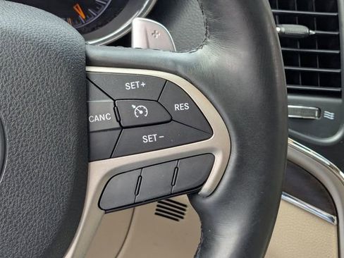 Used 2017 Jeep Grand Cherokee Limited image 16