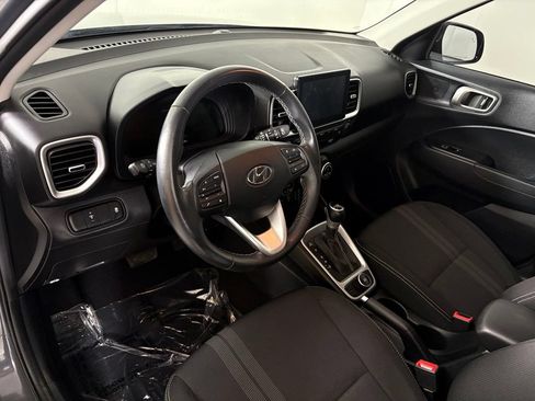 Used 2025 Hyundai Venue SEL FWD image 17