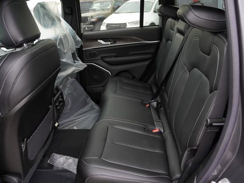 New 2026 Jeep Grand Cherokee Limited w/ Luxury Tech Group II AWD/4WD image 11