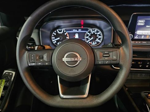 Used 2024 Nissan Rogue S FWD image 34