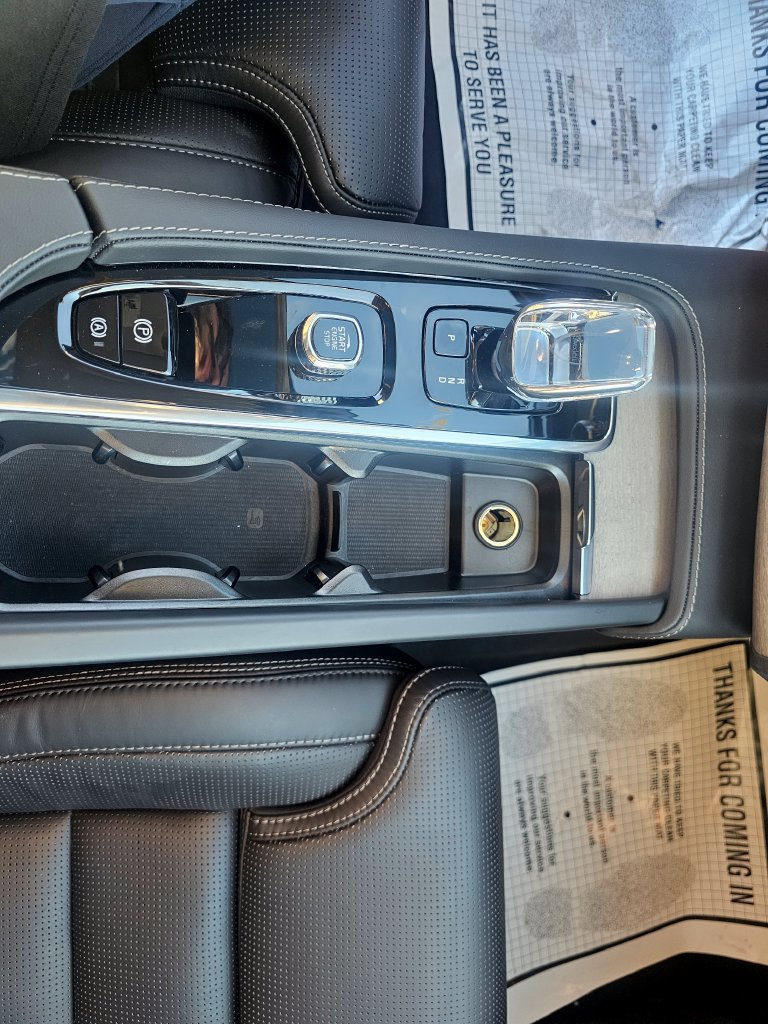 Certified 2024 Volvo XC90 B6 Ultimate w/ Protection Package Premier AWD/4WD image 44