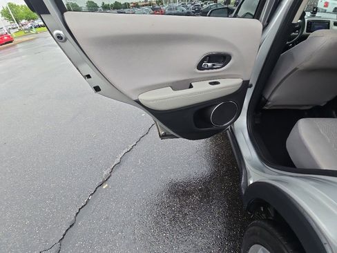 Used 2016 Honda HR-V EX image 23