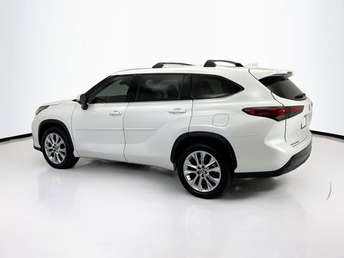 Used 2023 Toyota Highlander Limited FWD image 7
