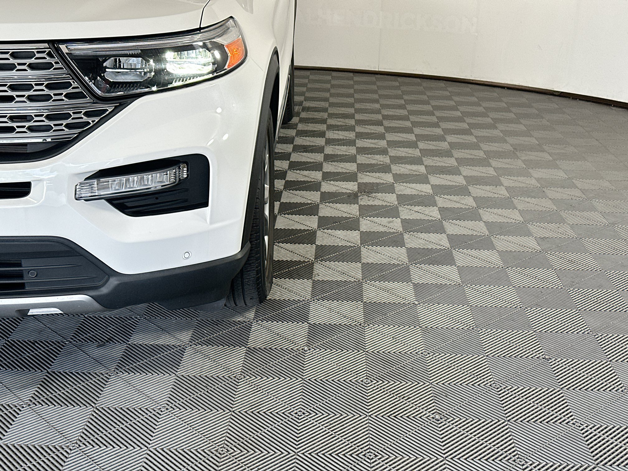 Used 2021 Ford Explorer Limited w/ Equipment Group 301A RWD image 9